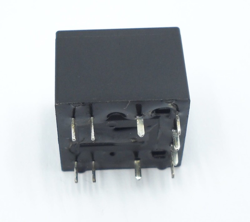 Przekaźnik samochodowy 012-2ZST HFKD