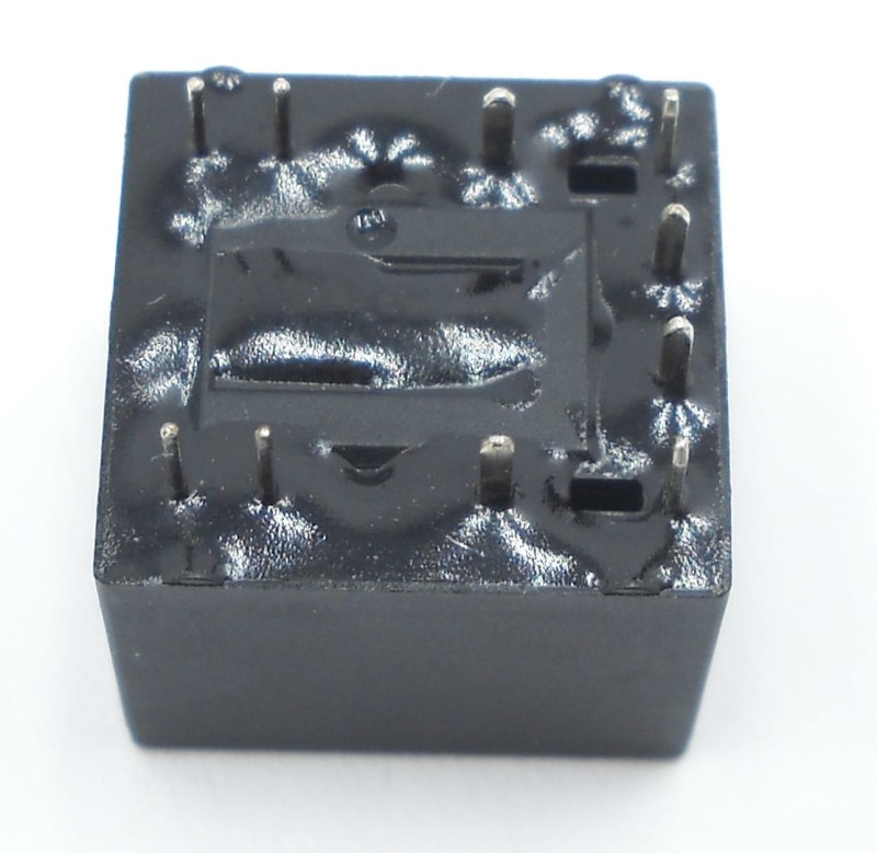 Przekaźnik samochodowy 012-2ZST HFKD