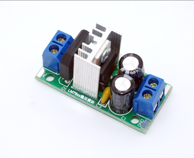 1PCS-New-L7805-LM7805-Three-terminal-voltage-regulator-power-supply-module-5V-1-5A-power-converter.jpg
