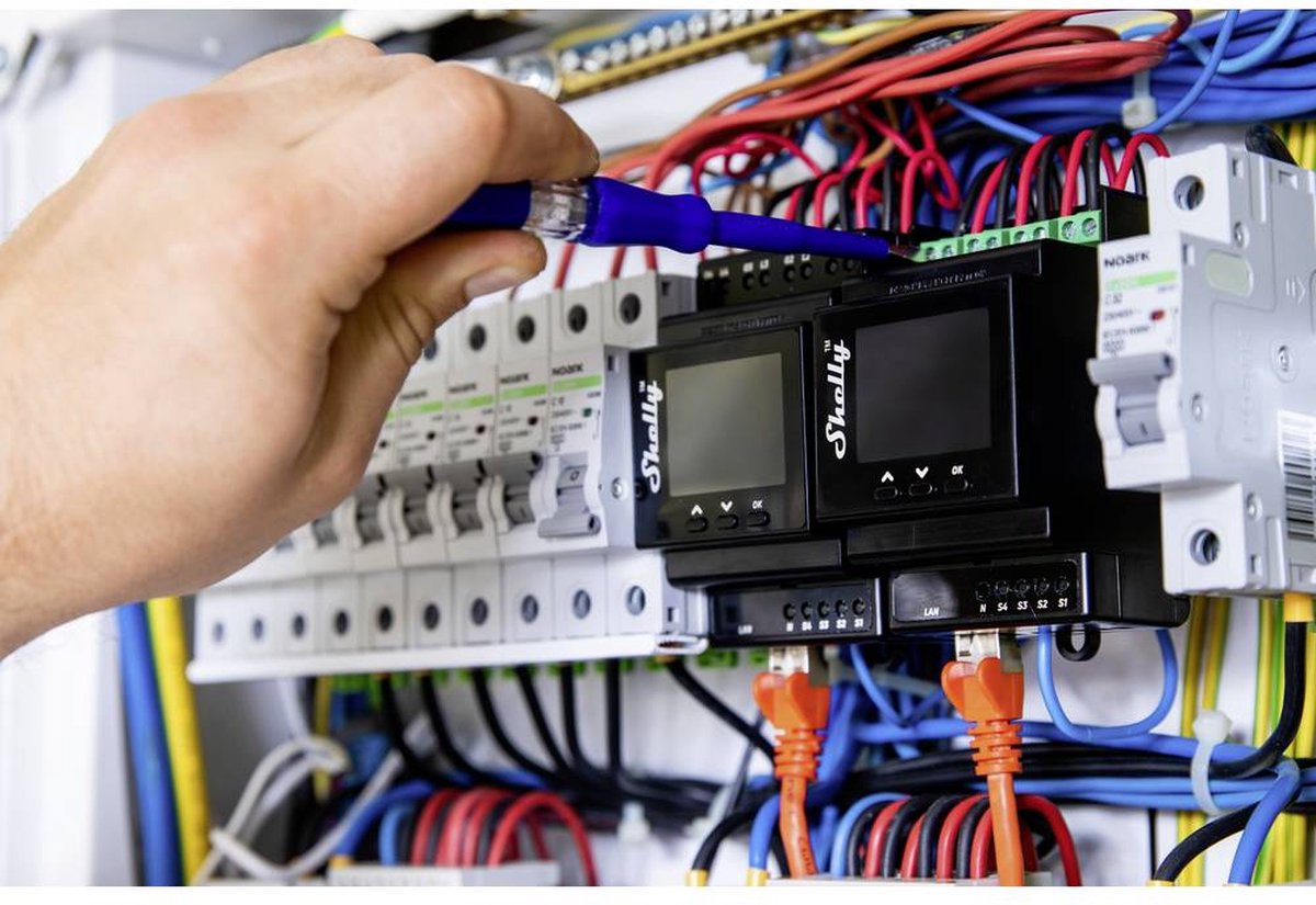 Shelly Pro 4PM - 4-kanálové inteligentní relé WiFi/LAN/BL s displejem