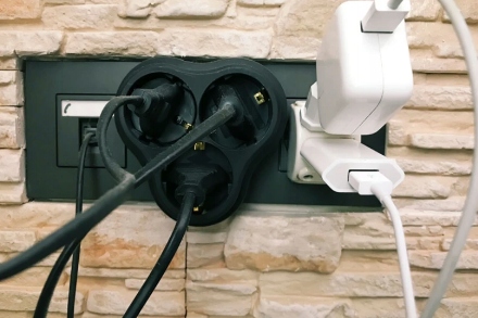 Przekaźnik trójkanałowy WiFi, LAN Shelly Pro 3 na szynę DIN