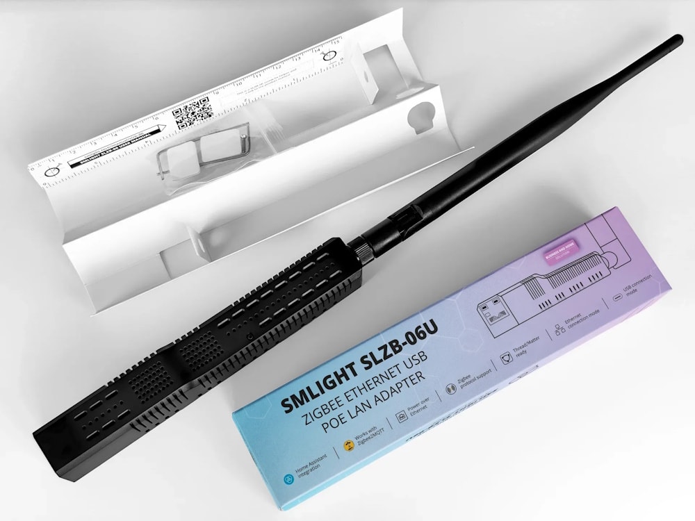 Zawartość zestawu — adapter SMLIGHT SLZB-06U z akcesoriami